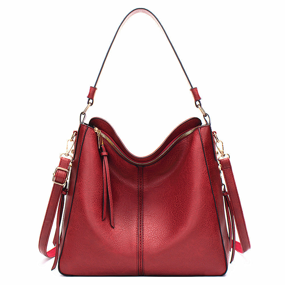 Hobo / crescent shoulder bag Red