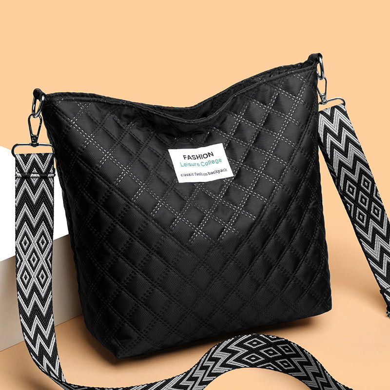 Quilted 'pikowana' chain bag